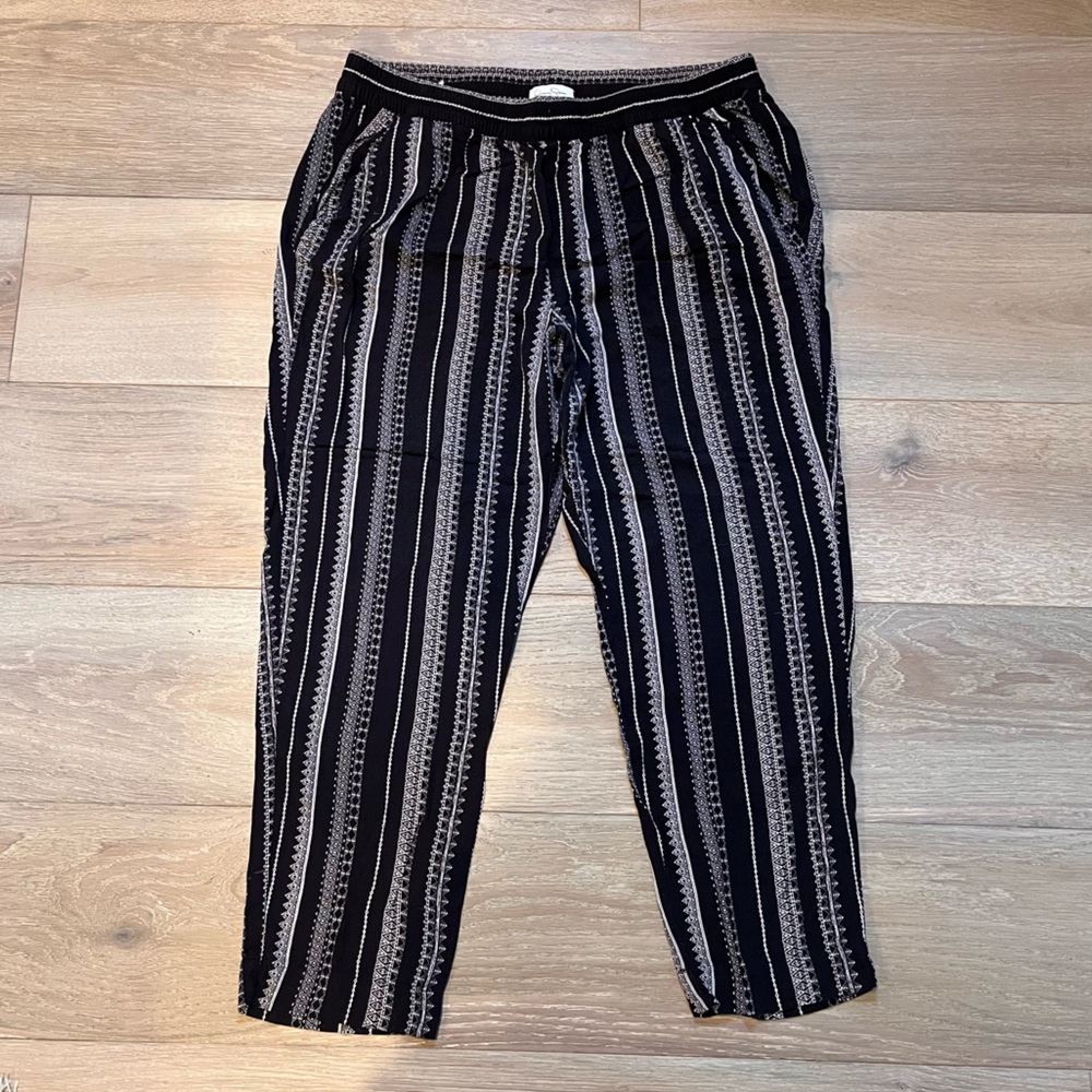 Jessica Simpson black and white pants
